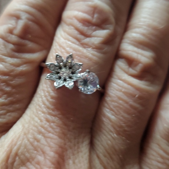 STERLING SILVER FLOWER PETAL RING - Picture 2 of 5